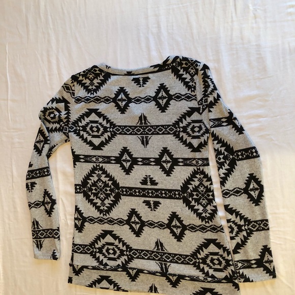 Rue 21 long sleeve - Picture 2 of 2
